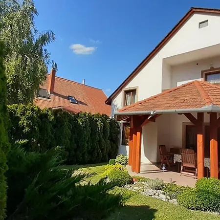 Fani Nyaralo Koezel A Vizparthoz